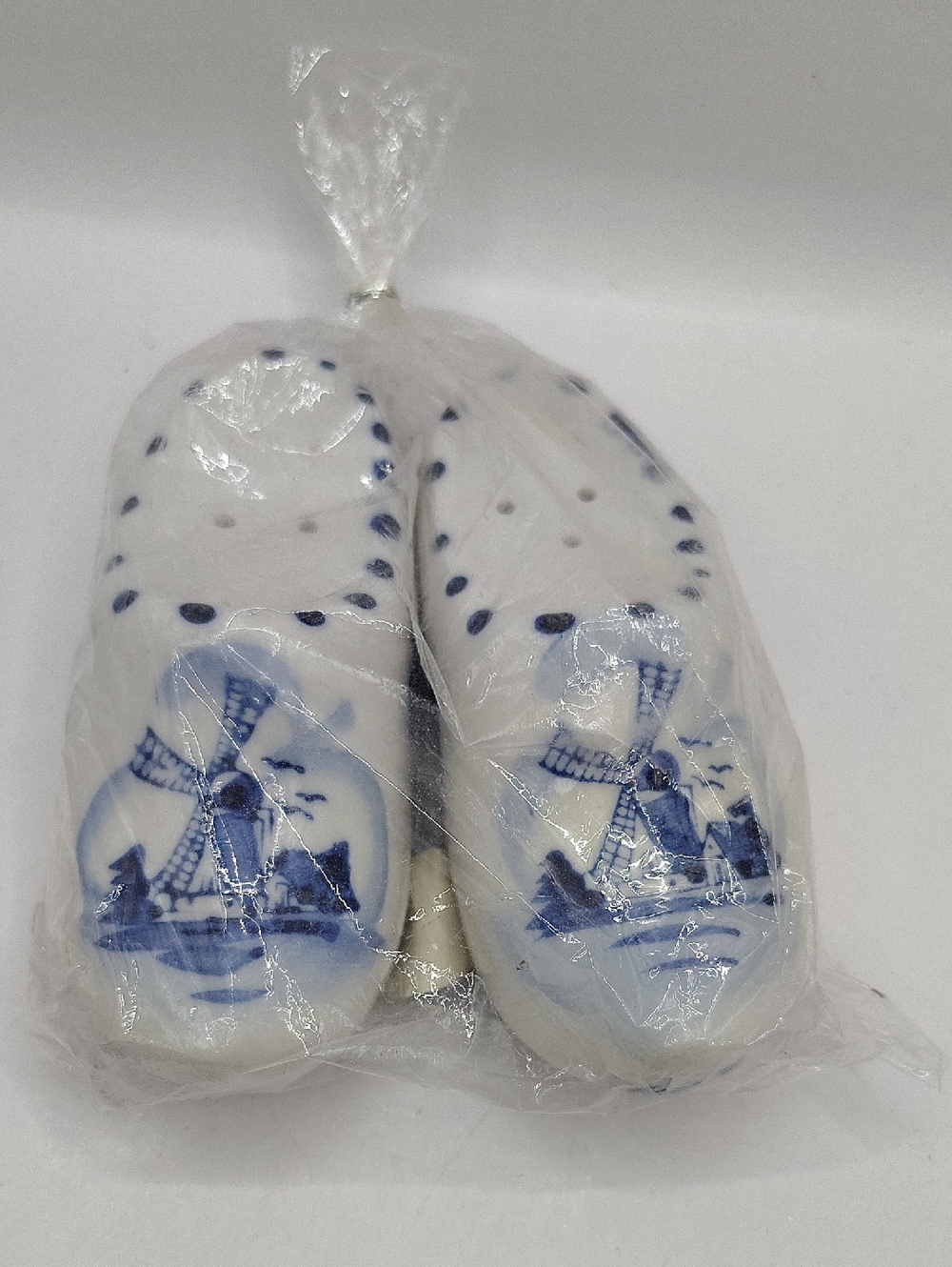 Vintage Hand Painted White Ceramic Delft Blue Windmill Decorative Clogs S&P 1996